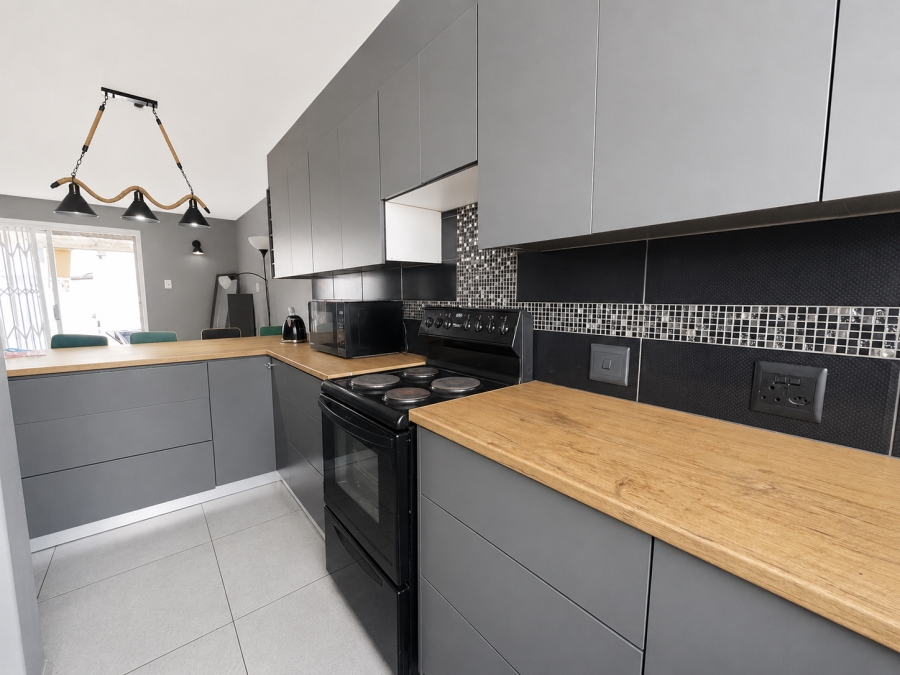 2 Bedroom Property for Sale in Heathfield Western Cape